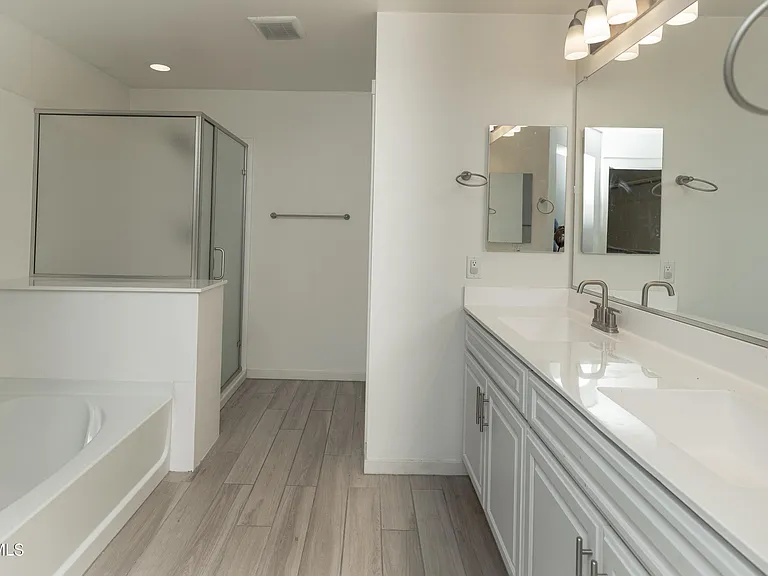 6018 W Hartford Ct — Photo 21