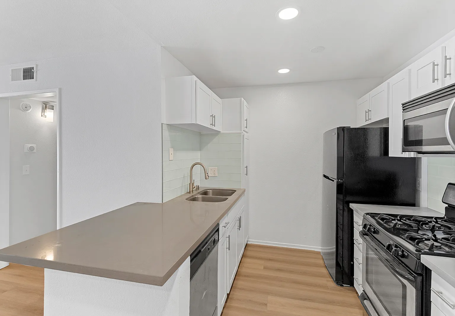 1626 Malcolm Ave — Photo 1