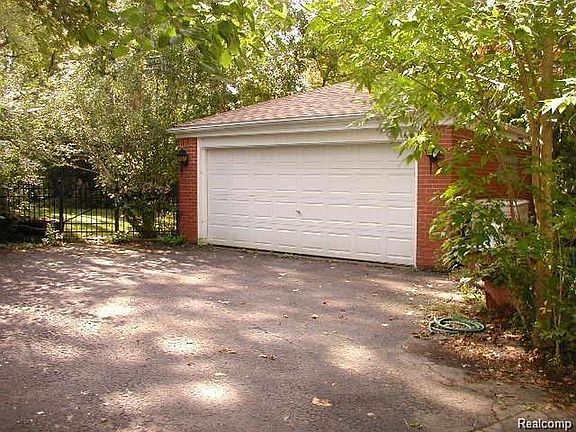 3rd image of 179 Eileen Dr