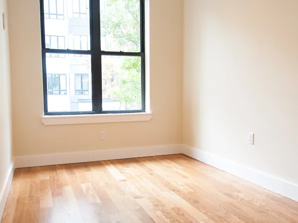 1426 De Kalb Avenue image 8 of 40