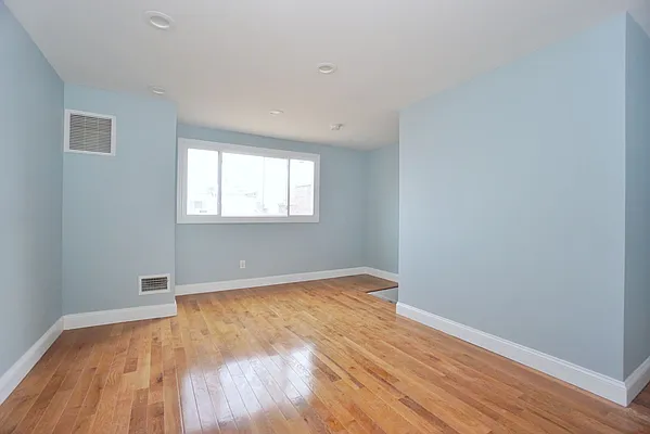 Sold by 5 Boro Realty Corp | media 33