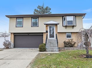 1014 Vine St, Streamwood, IL 60107