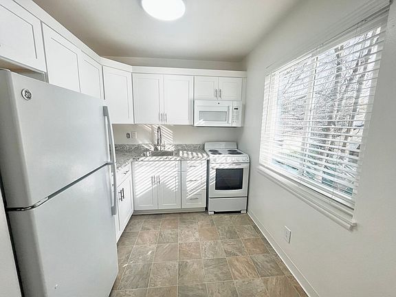 4th image of 2414 Capitol Ave APT 8