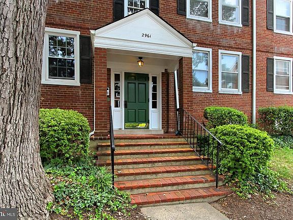 2nd image of 2961 Columbus St #B1