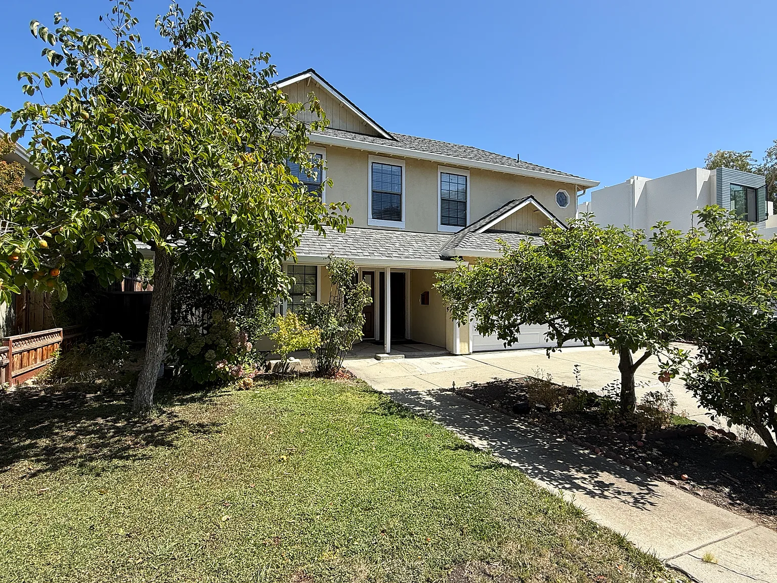 4 bed, 2.5 bath, 2186 sqft, $8,500 — Photo 2