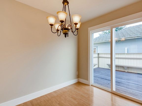 5th image of 2509 Leonard Dr