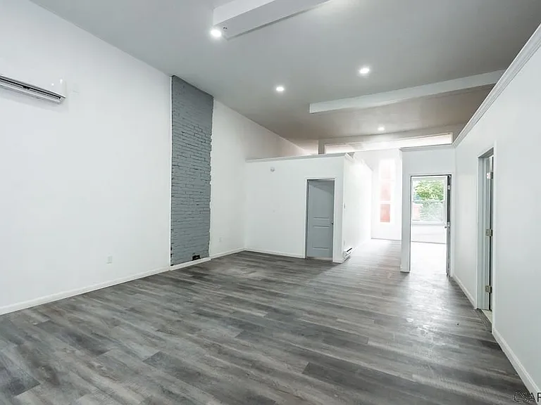 215 Franklin St #202 — Photo 12