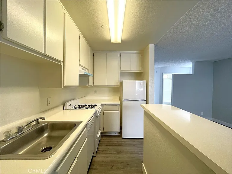 1130 Newport Ave #202 — Photo 5