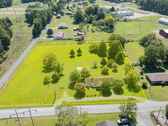 3rd image of 4924 Wolf Creek Rd