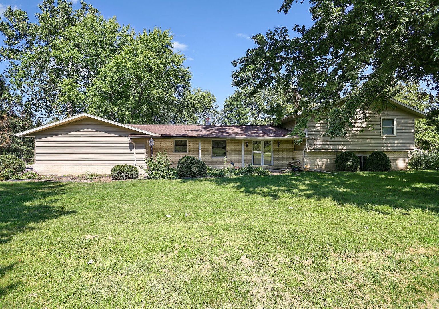 11 Woodland Dr, White Heath, IL 61884 | Zillow