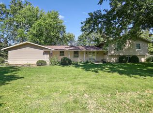 11 Woodland Dr, White Heath, IL 61884