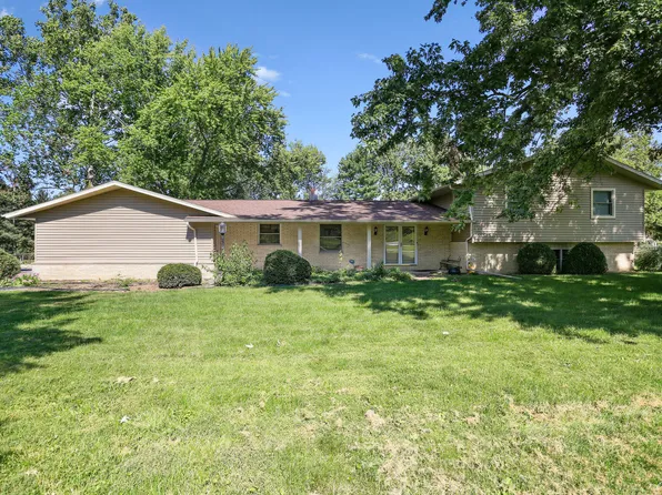 11 Woodland Dr, White Heath, IL 61884