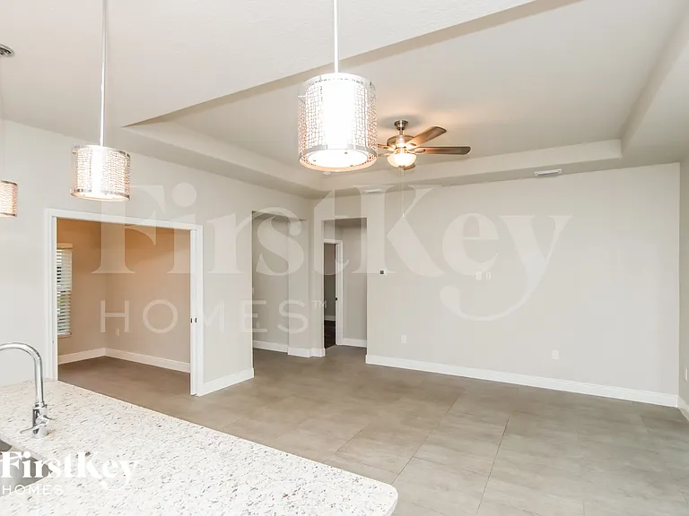 926 Braganza Ave SE — Photo 4