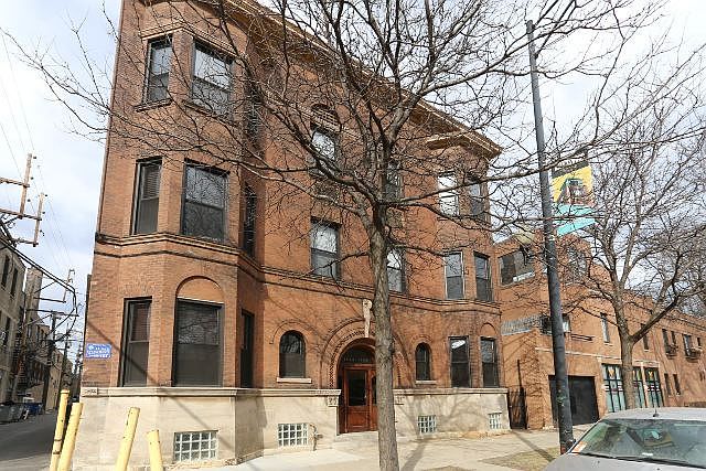1st image of 1756 W Montrose Ave #A04c