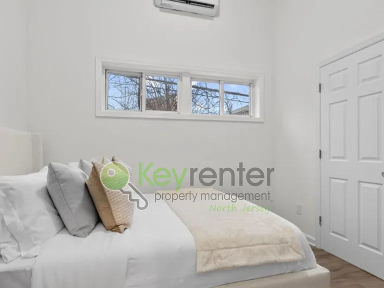 407 Park Ave — Photo 12