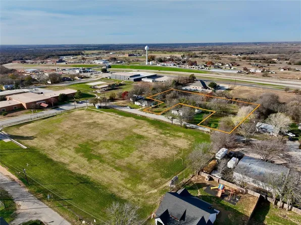 111 N Stadium Dr, Alvord, TX 76225