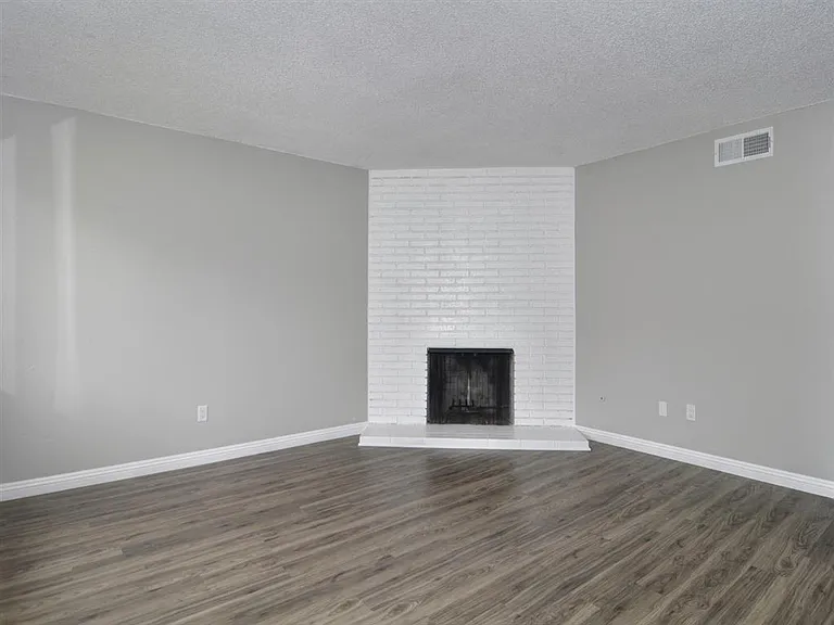 Orangewood Garden Apartments — Photo 10