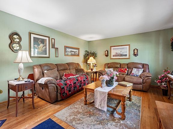 4th image of 544 Edgewood Dr