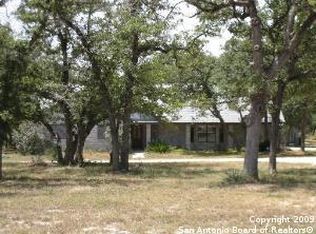 877 Paddy Rd, Floresville, TX 78114