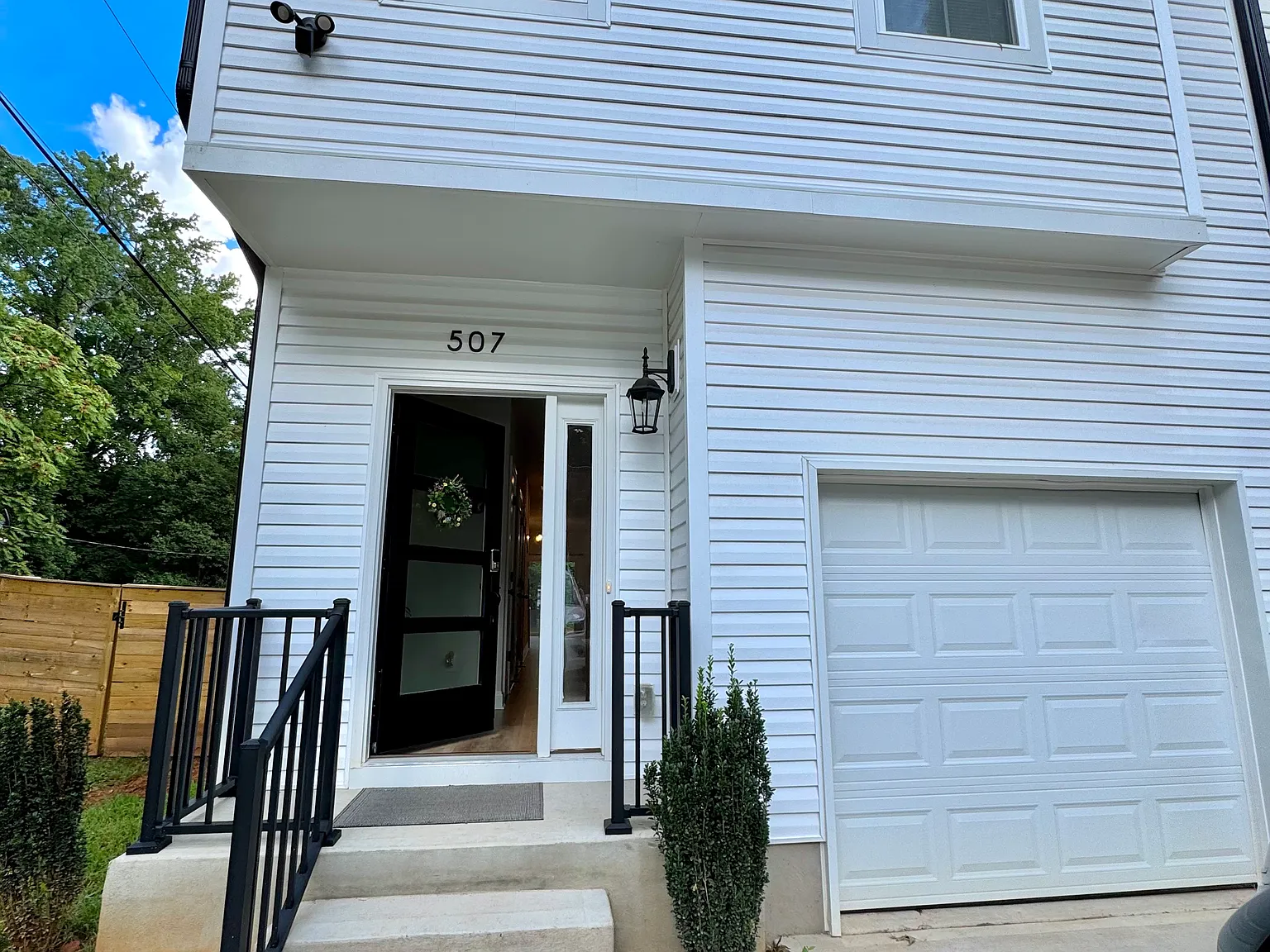 3 bed, 2.5 bath, 1700 sqft, $2,500 — Photo 2