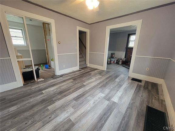 3rd image of 815 Ann St