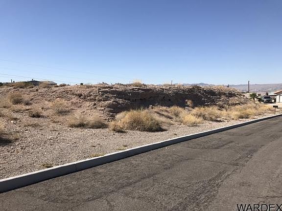 2nd image of 880 Yucca St