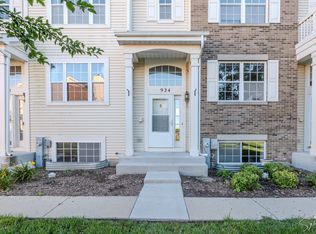 924 Clover Ln, Hampshire, IL 60140