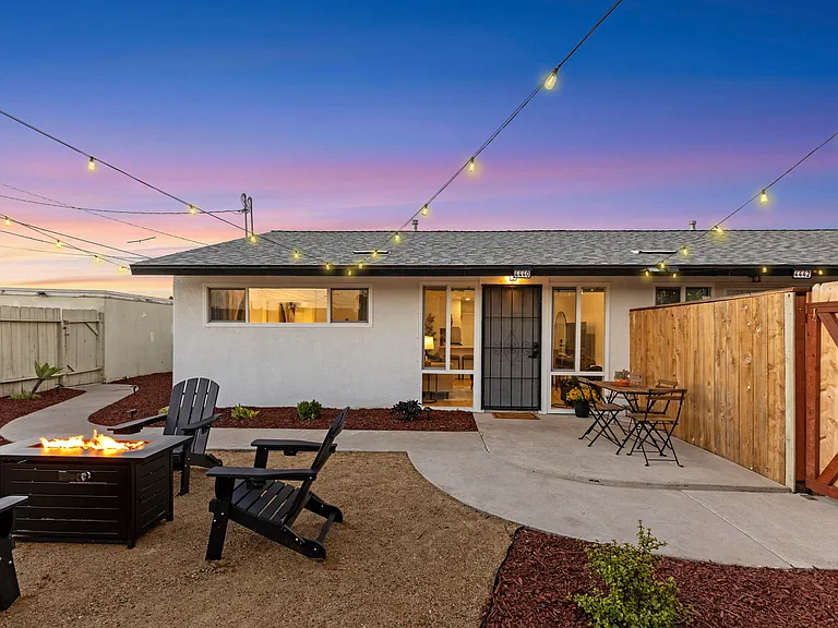 4440 Clairemont Dr — Photo 23