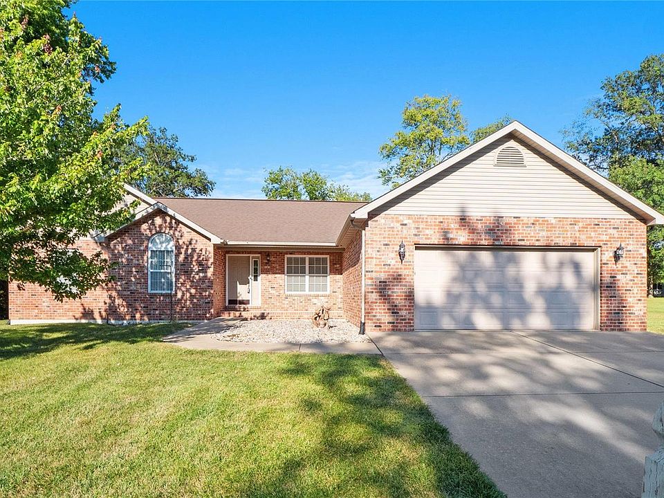 1st image of 404 Chimney Rock Dr