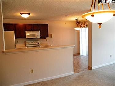 4th image of 200 Fox Hollow Dr APT 102