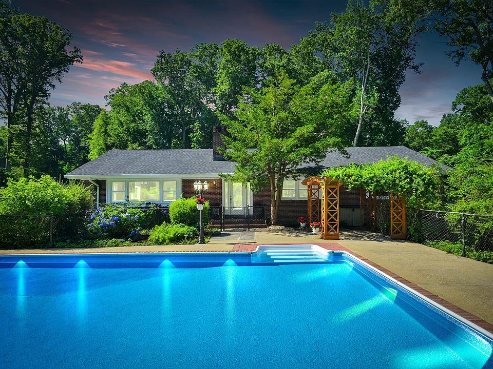 1st image of 14A Berry Hill Rd