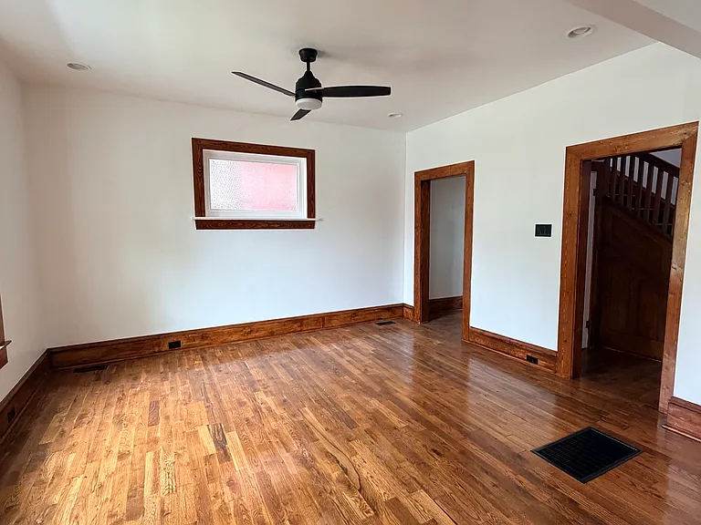 5856 Pershing Ave — Photo 4