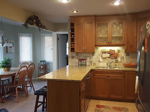 5th image of 600 N Franklin St