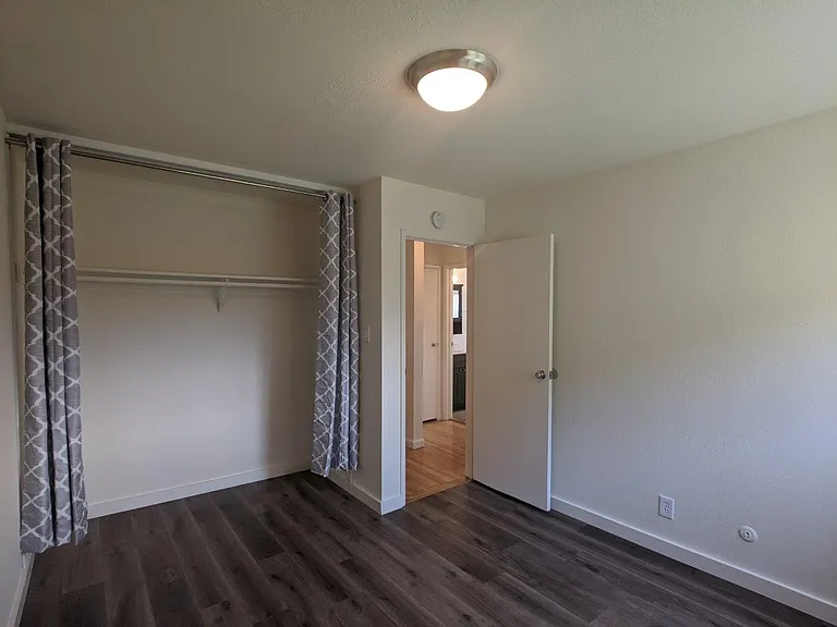 Vanguard Apartments — Photo 40