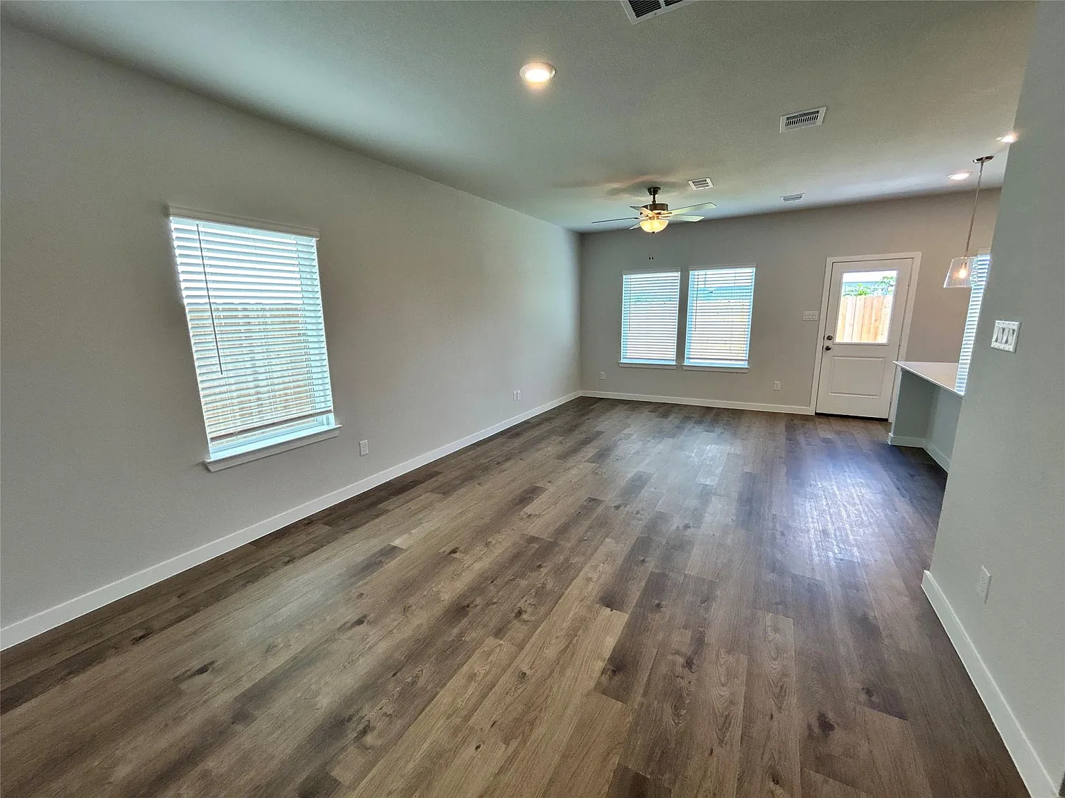 4 bed, 2.5 bath, 1825 sqft, $2,500 — Photo 4