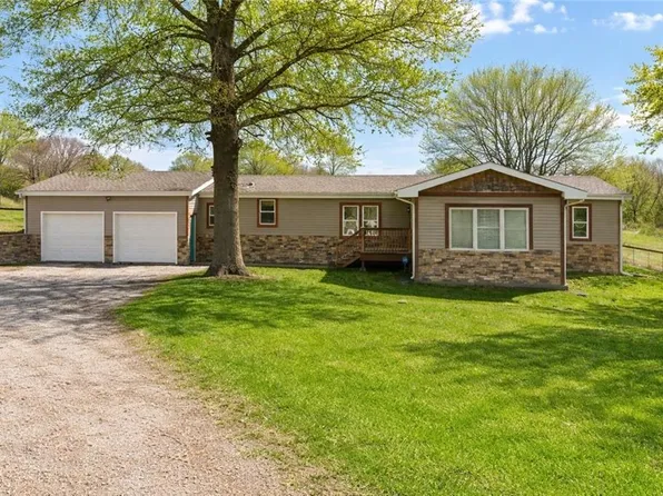 34530 255th St, Easton, KS 66020