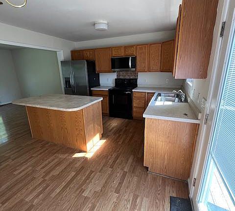 2nd image of 2 Biscayne Blvd