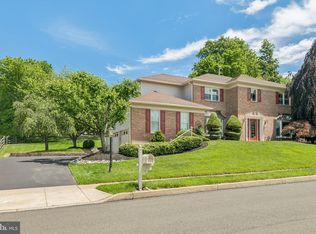 2042 Country Club Dr, Doylestown, PA 18901