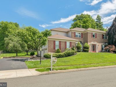 2042 Country Club Dr, Doylestown, PA, 18901