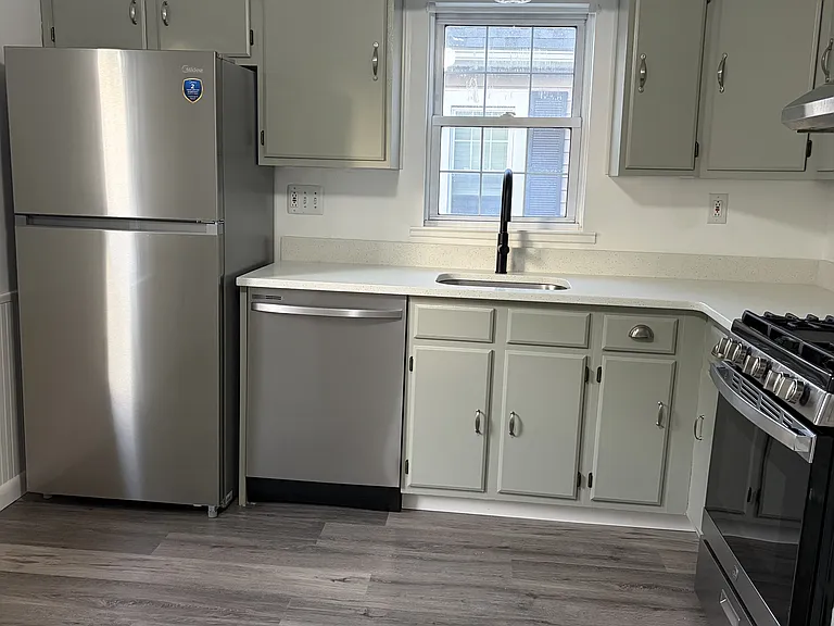 34 Evergreen Ave #B — Photo 5