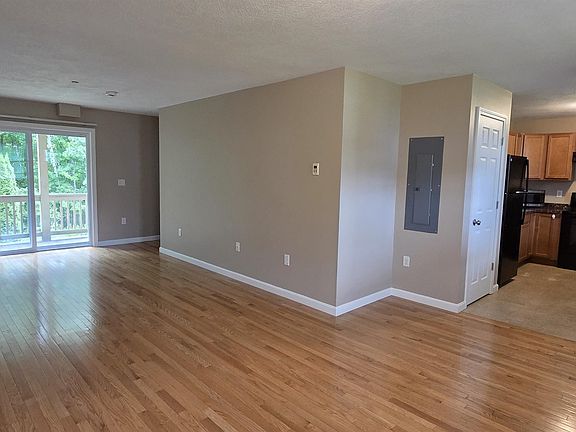5th image of 43 Beatrice St #B