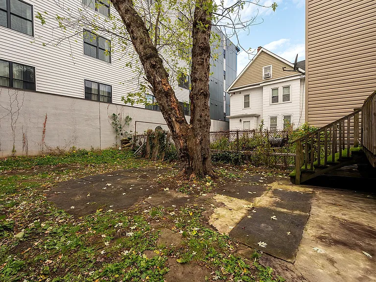 233 Bidwell Ave — Photo 13
