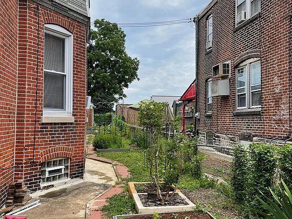 3rd image of 4021 Unruh Ave