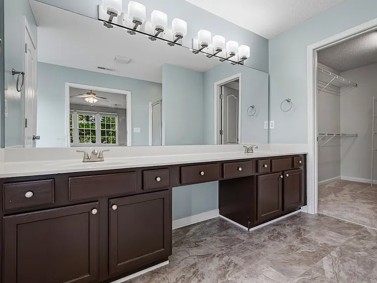 405 Grassy Point Rd — Photo 12