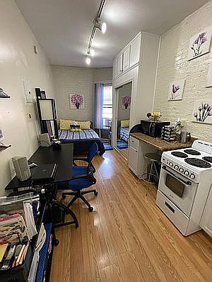 2nd image of 314 W 90th St #15