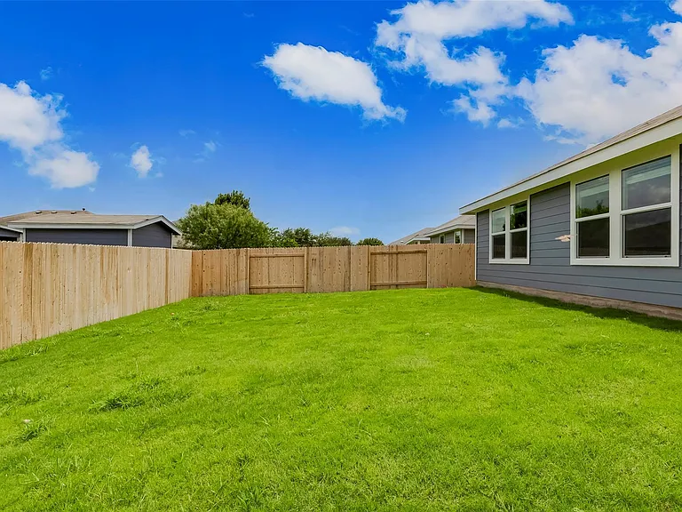 4905 Hazelnut Ln — Photo 32