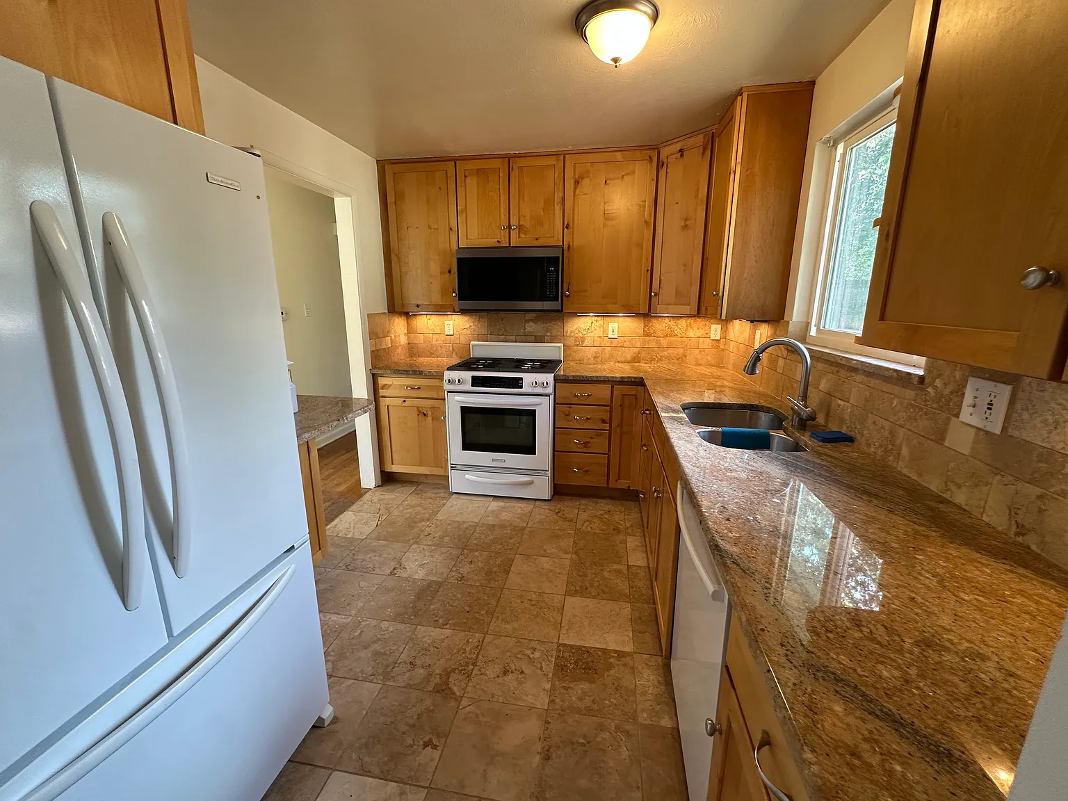 3 bed, 1.5 bath, 1000 sqft, $2,950 — Photo 1