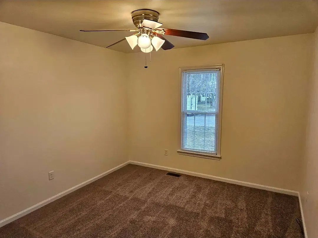4 bed, 2600 sqft, $3,000 — Photo 3