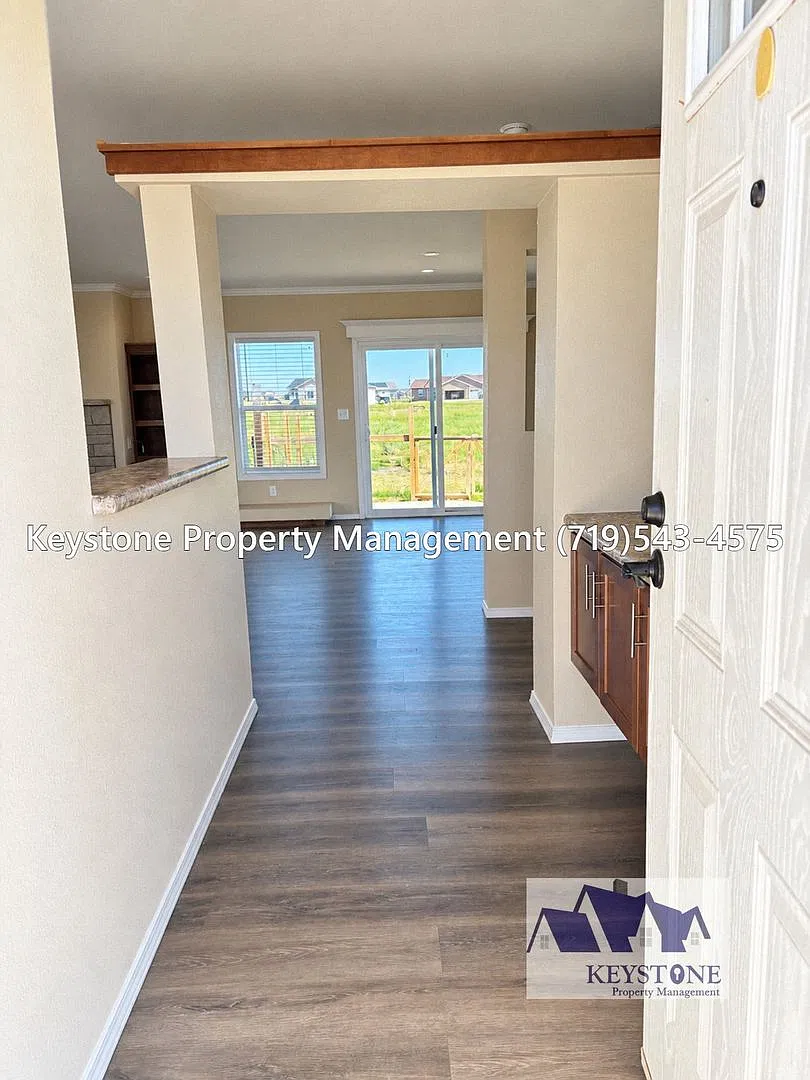 Application Fee Reimbursed! Upscale, 4 Bedroom/2 Bathroom/2 Car Garage Home, Pw $2350/$2350 — Photo 2