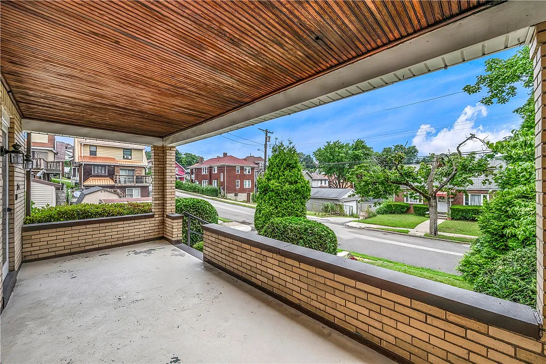 4 bed, $2,200 — Photo 3